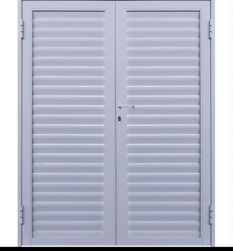 Porta de giro duas folhas com venezianas