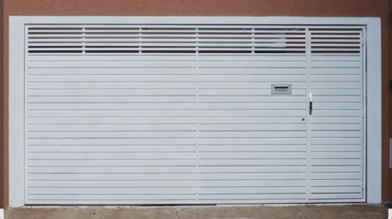 Portão de correr garagem de alumínio Lambril com porta social